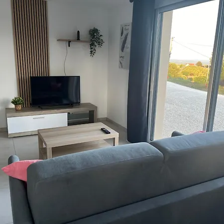 Apartament Neuf Et Moderne Avec Belle Vue Marcillac-Saint-Quentin